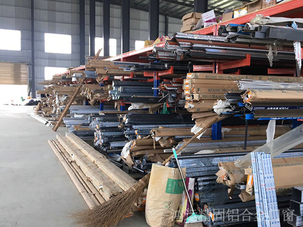 廠(chǎng)房一角 廠(chǎng)房一角